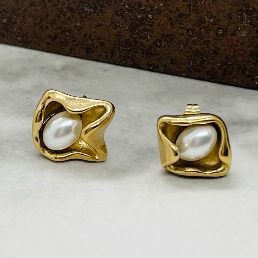💫⭐️🌸Orecchini a bottone con Perla di imitazione incastonata, da 1,3x1,0 Cm, in Acciaio Inossidabile, colore Gold✨🤩💫⭐️