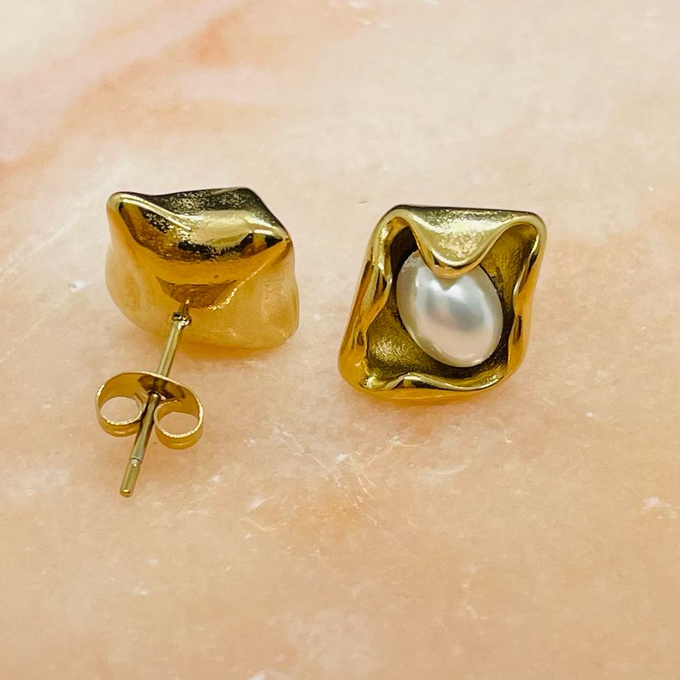 💫⭐️🌸Orecchini a bottone con Perla di imitazione incastonata, da 1,3x1,0 Cm, in Acciaio Inossidabile, colore Gold✨🤩💫⭐️