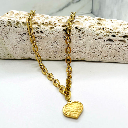 🎀💫⭐️Collana a maglia grandi con ciondolo a cuore Martellato da 1,3x1 Cm in acciaio inox, realizzata nella variante Gold✨🌸🤩